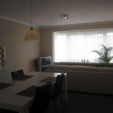 Iris Apartment *